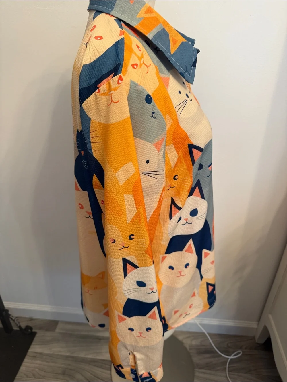 Cat Print Button-Up Shirt in Orange & Blue Size Large
